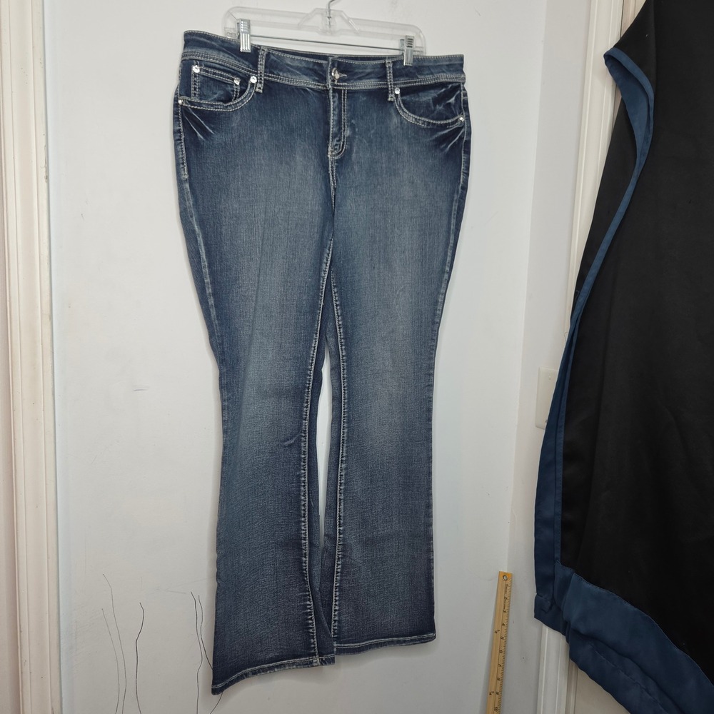 Apt. 9 Womens Size 16 Bootcut Jeans Medium Wash Rhinestone Embellished Pockets